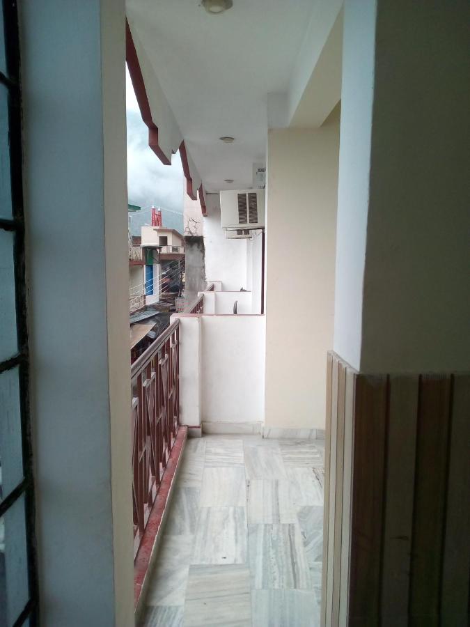 Hotel Surya Laxman Jhula Rishikesh Bagian luar foto